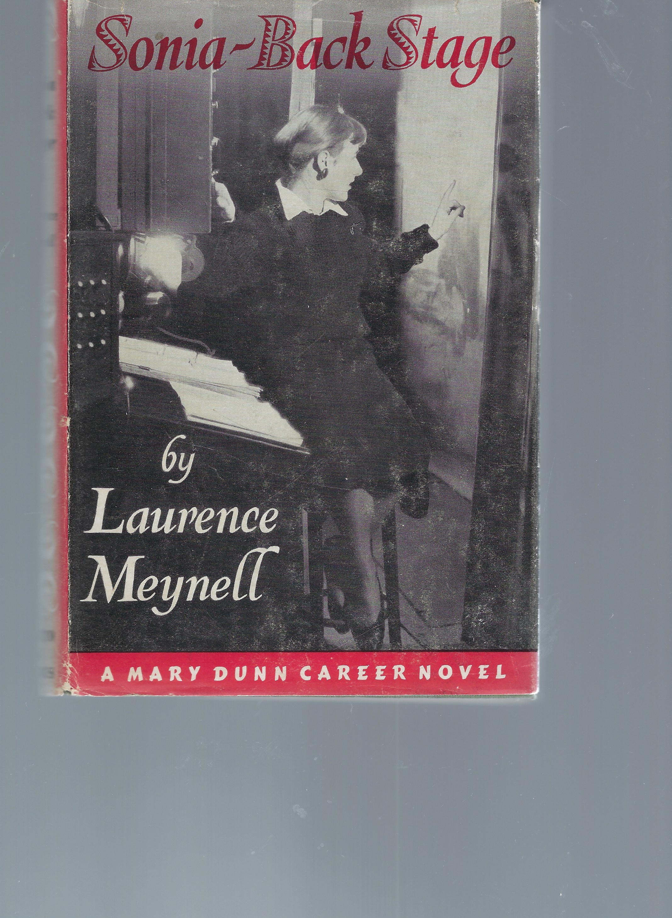 Sonia Back Stage; A Mary Dunn Career Novel